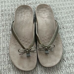 Vionic Metallic Gold‎ Bella Flip Flops Thong Sandals Size 11